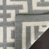 Safavieh Dhurries 4'-0" x 6'-0" Rug in Soft Grey / Ivory