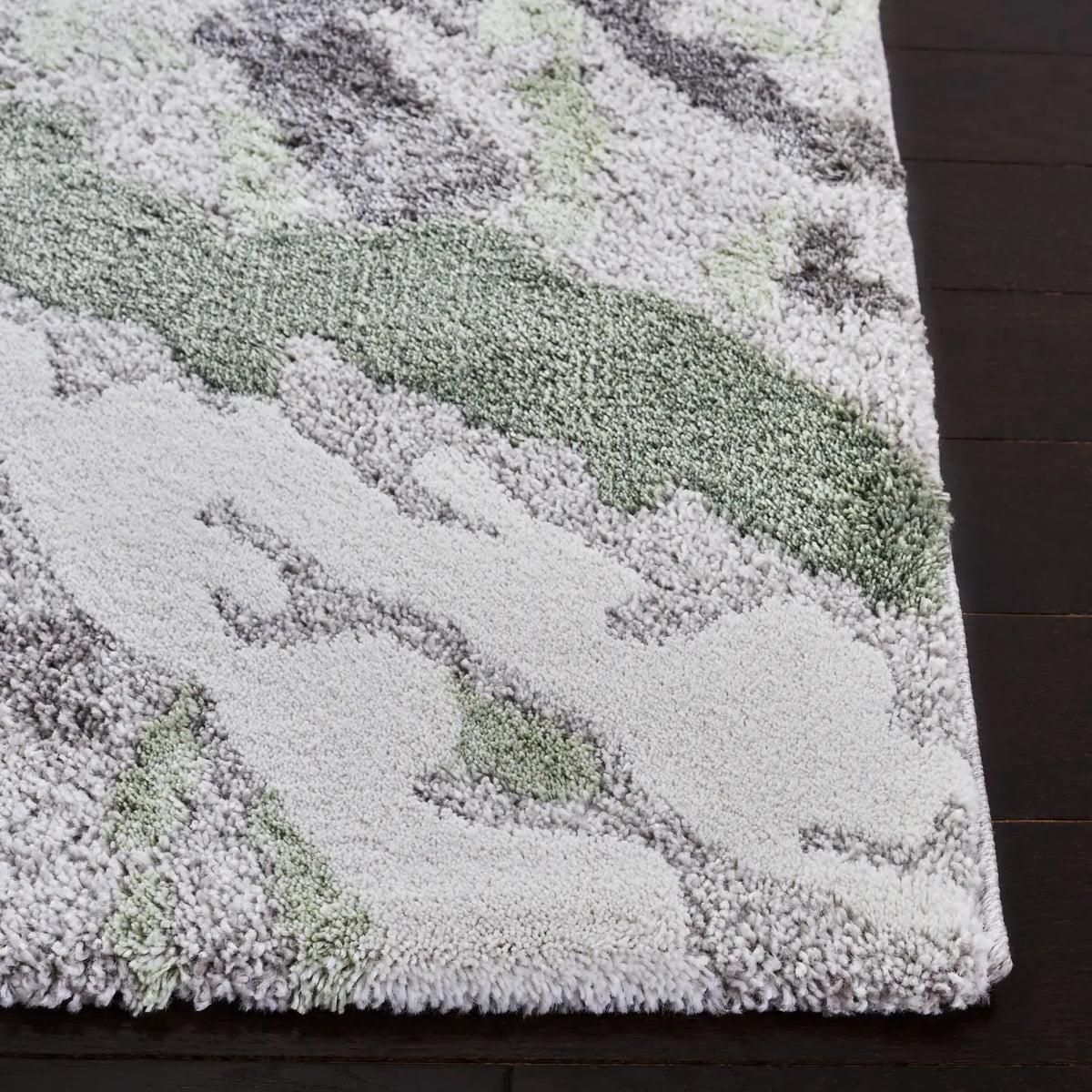Safavieh Century 300 4'-5" x 6'-5" Rug in Grey / Green