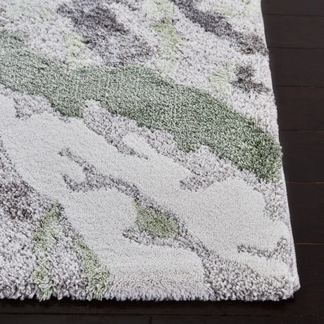 Safavieh Century 300 4'-5" x 6'-5" Rug in Grey / Green