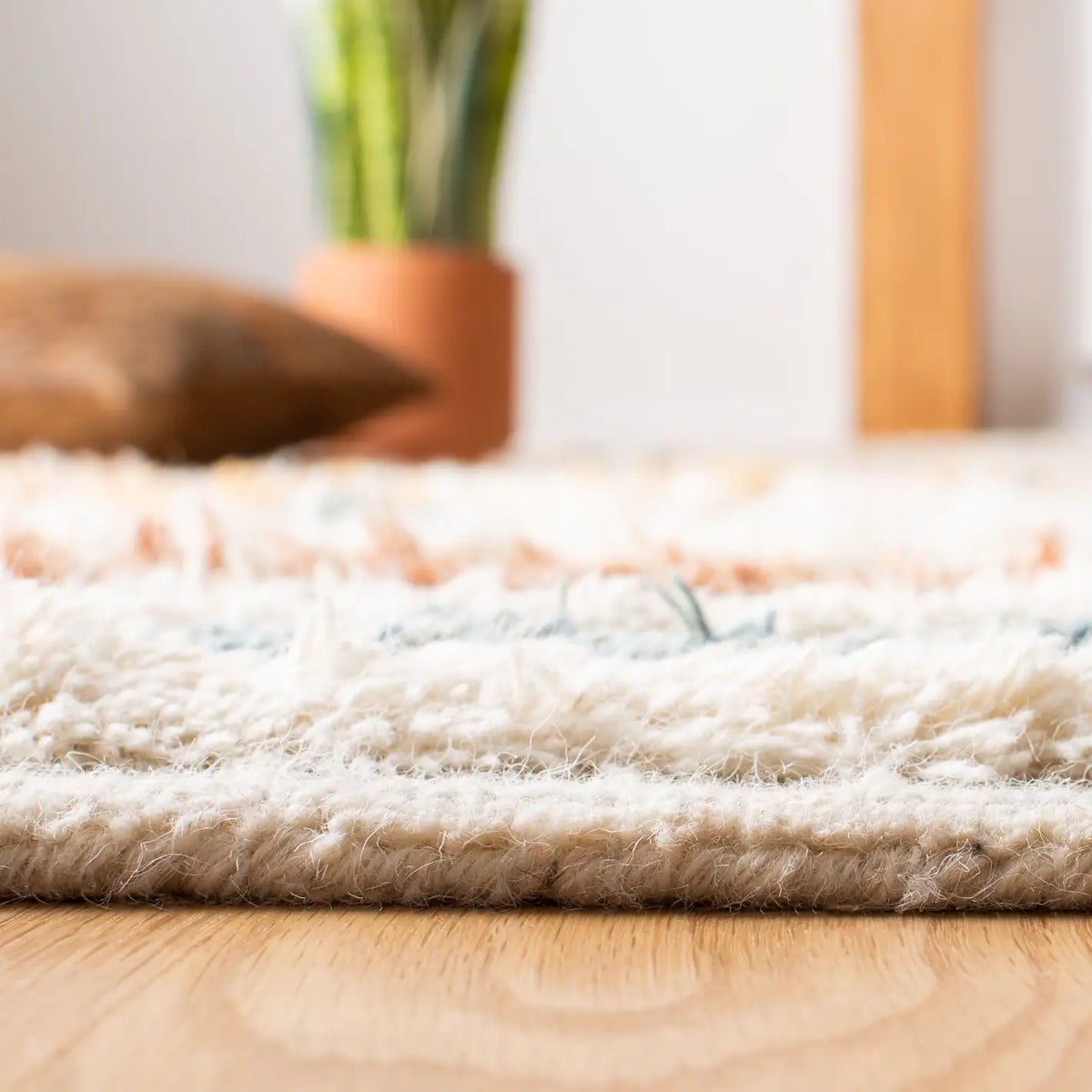 Safavieh Kenya 4'-0" x 6'-0" Rug in Ivory / Blue