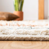 Safavieh Kenya 4'-0" x 6'-0" Rug in Ivory / Blue