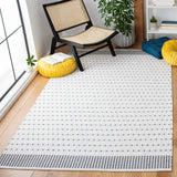 Safavieh Montauk 4'-0" x 6'-0" Rug in Grey / Ivory