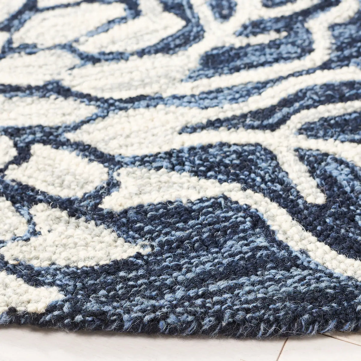 Safavieh Jardin 6'-0" x 6'-0" Rug in Navy / Ivory