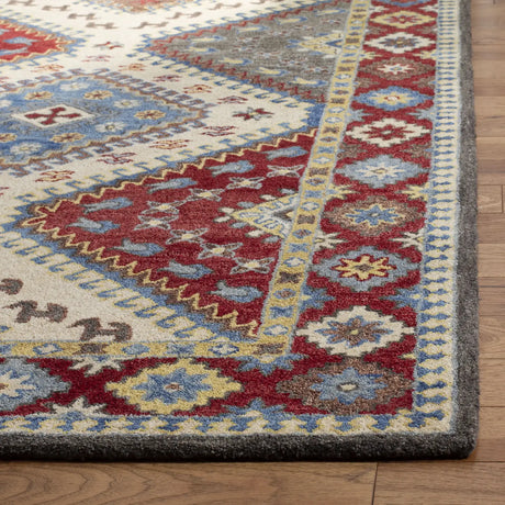 Safavieh Antiquity 4'-0" x 6'-0" Rug in Red / Ivory
