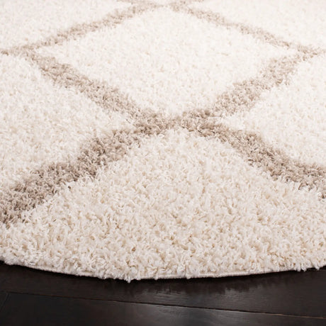 Safavieh Sgd-Dallas Shag 6'-0" x 6'-0" Rug in Ivory / Beige