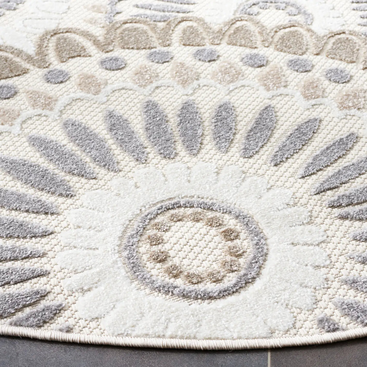 Safavieh Cabana 5'-3" x 5'-3" Rug in Grey / Ivory