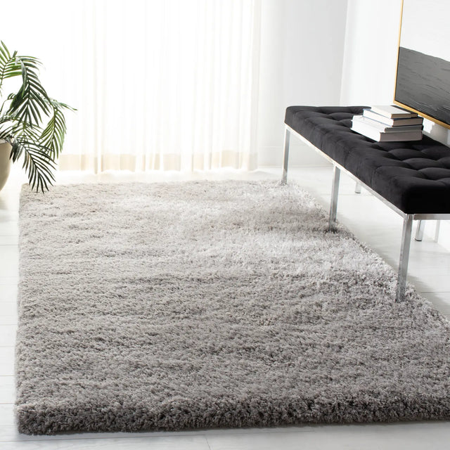 Safavieh Supreme Shag 4'-0" x 6'-0" Rug in Silver
