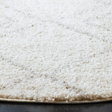 Safavieh Arizona Shag 5'-1" x 5'-1" Rug in Ivory / Beige