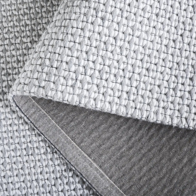 Safavieh Marbella 2'-3" x 8'-0" Rug in Silver / Ivory