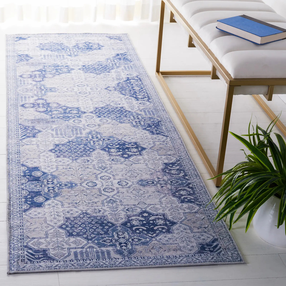 Safavieh Tucson 2'-6" x 8'-0" Rug in Grey / Navy