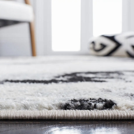 Safavieh Tulum 4'-0" x 6'-0" Rug in Ivory / Black