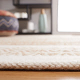 Safavieh Kilim 4'-0" x 6'-0" Rug in Natural / Ivory