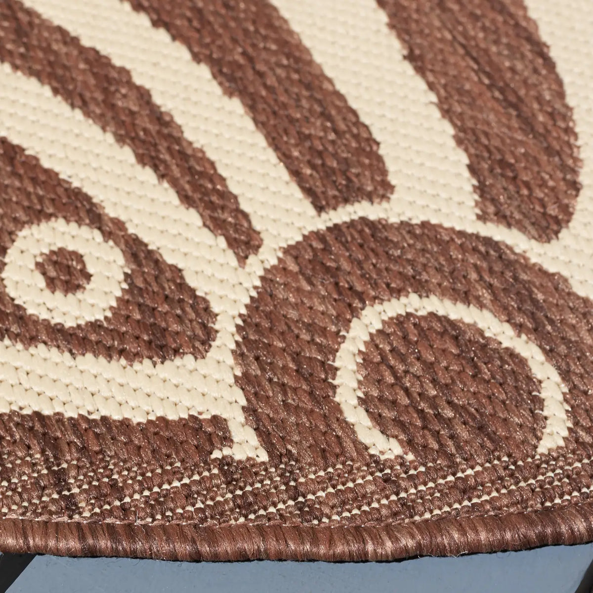 Safavieh Courtyard 5'-3" x 5'-3" Rug in Chocolate / Natural