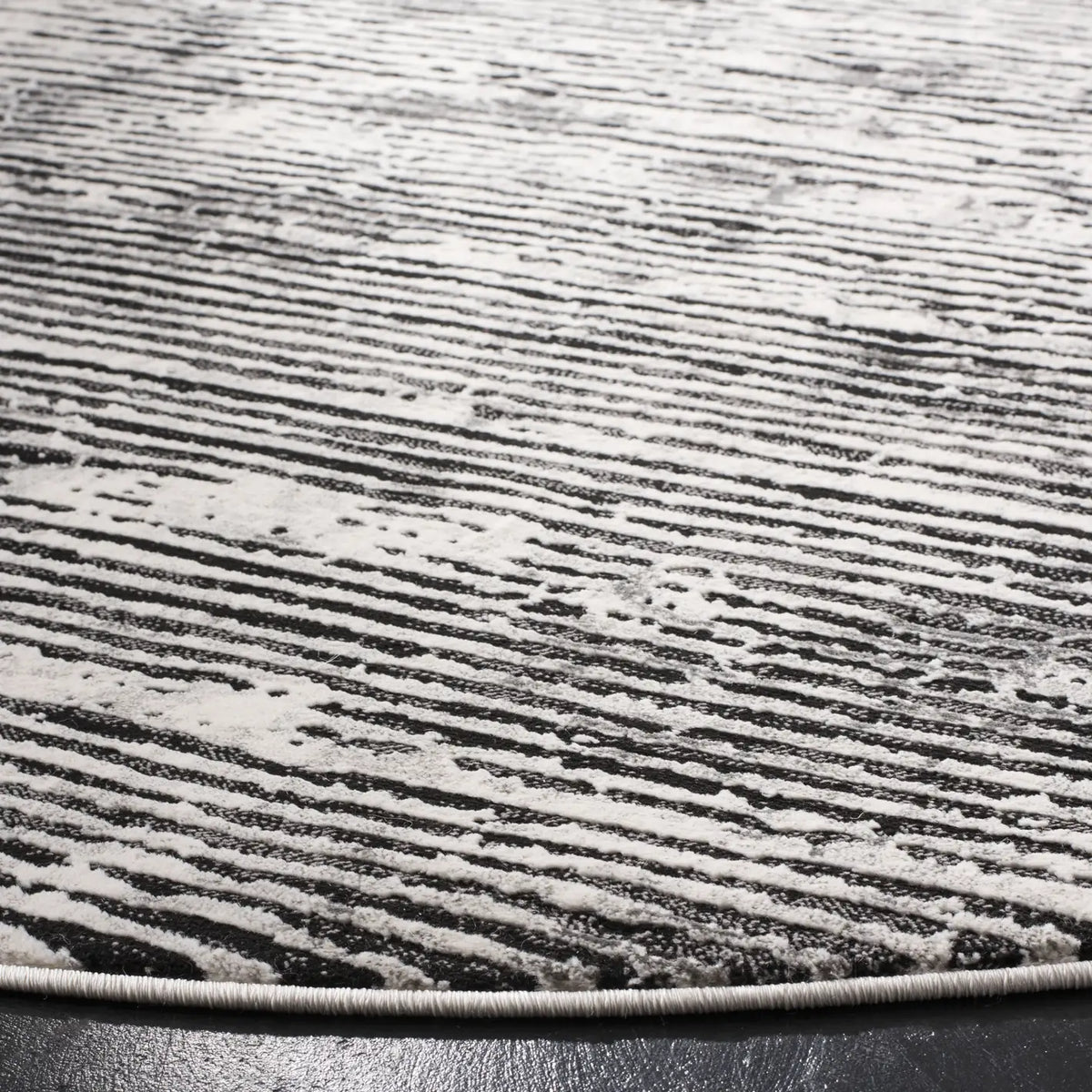 Safavieh Lurex 100 5'-0" x 5'-0" Rug in Black / Grey