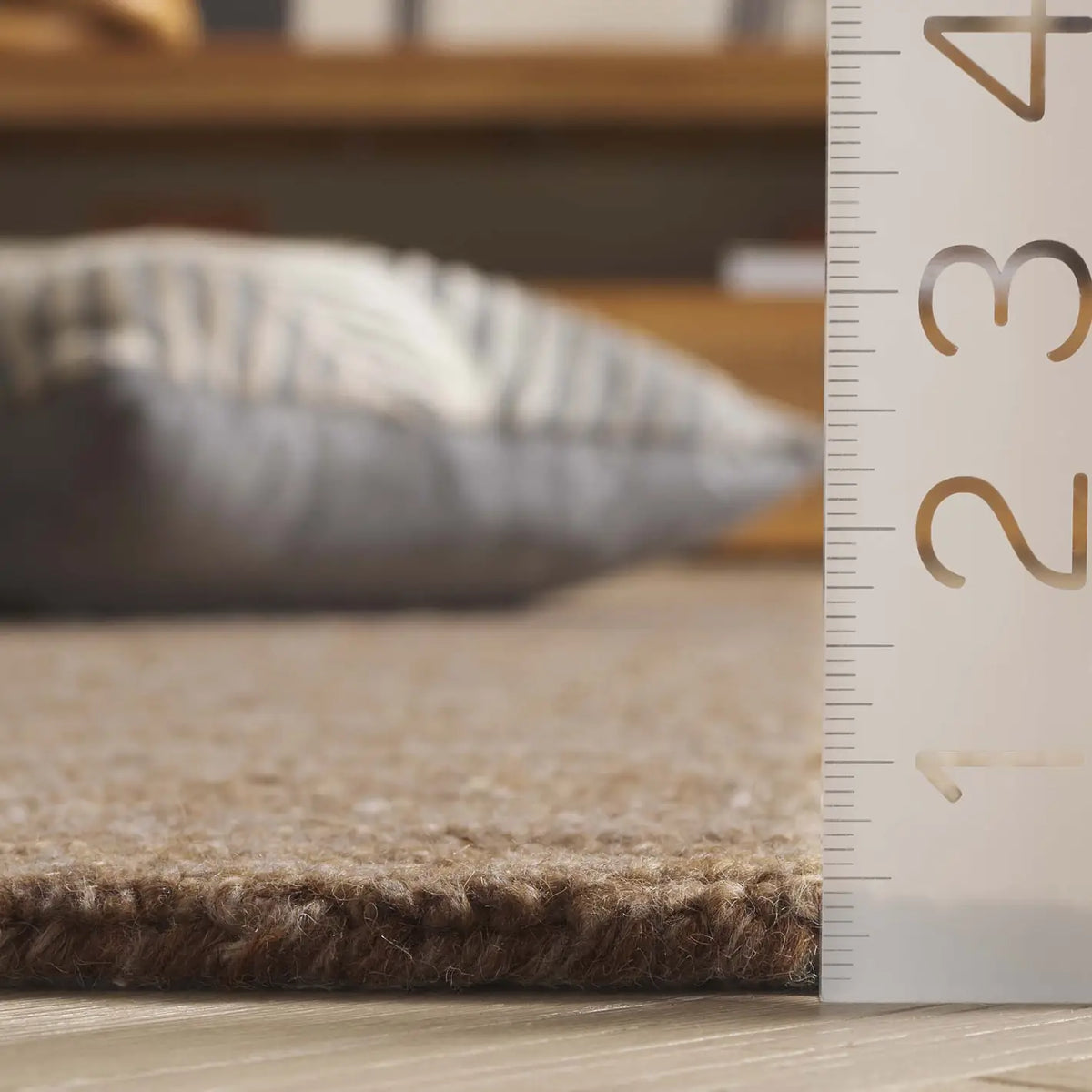 Safavieh Himalaya 4'-0" x 6'-0" Rug in Light Brown