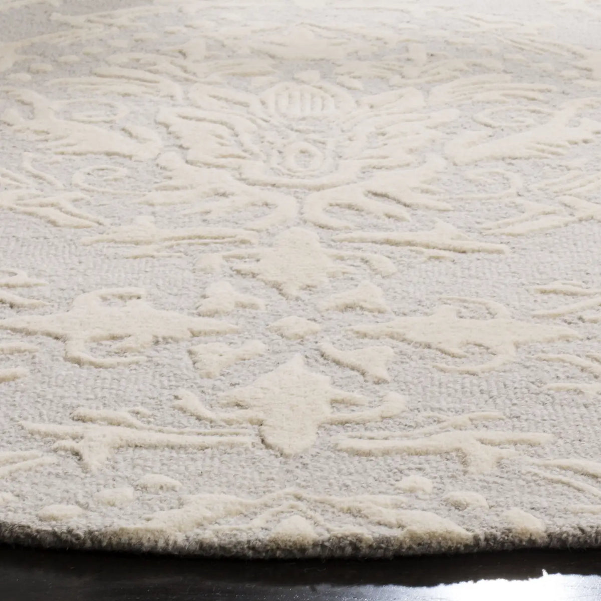 Safavieh Blossom 6'-0" x 6'-0" Rug in Light Grey / Ivory