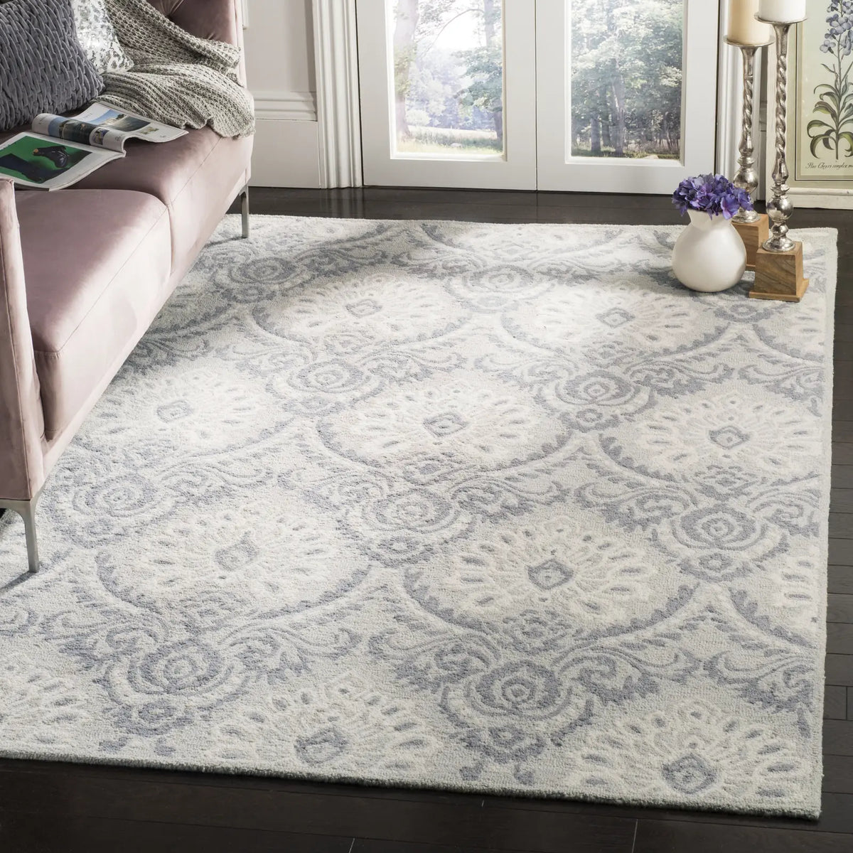Safavieh Blossom 5'-0" x 8'-0" Rug in Light Grey / Ivory