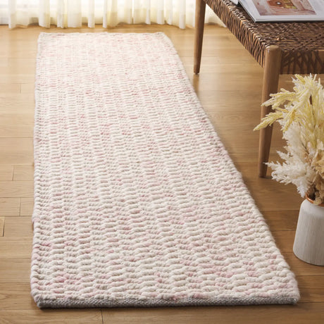 Safavieh Natura 2'-3" x 8'-0" Rug in Ivory / Pink