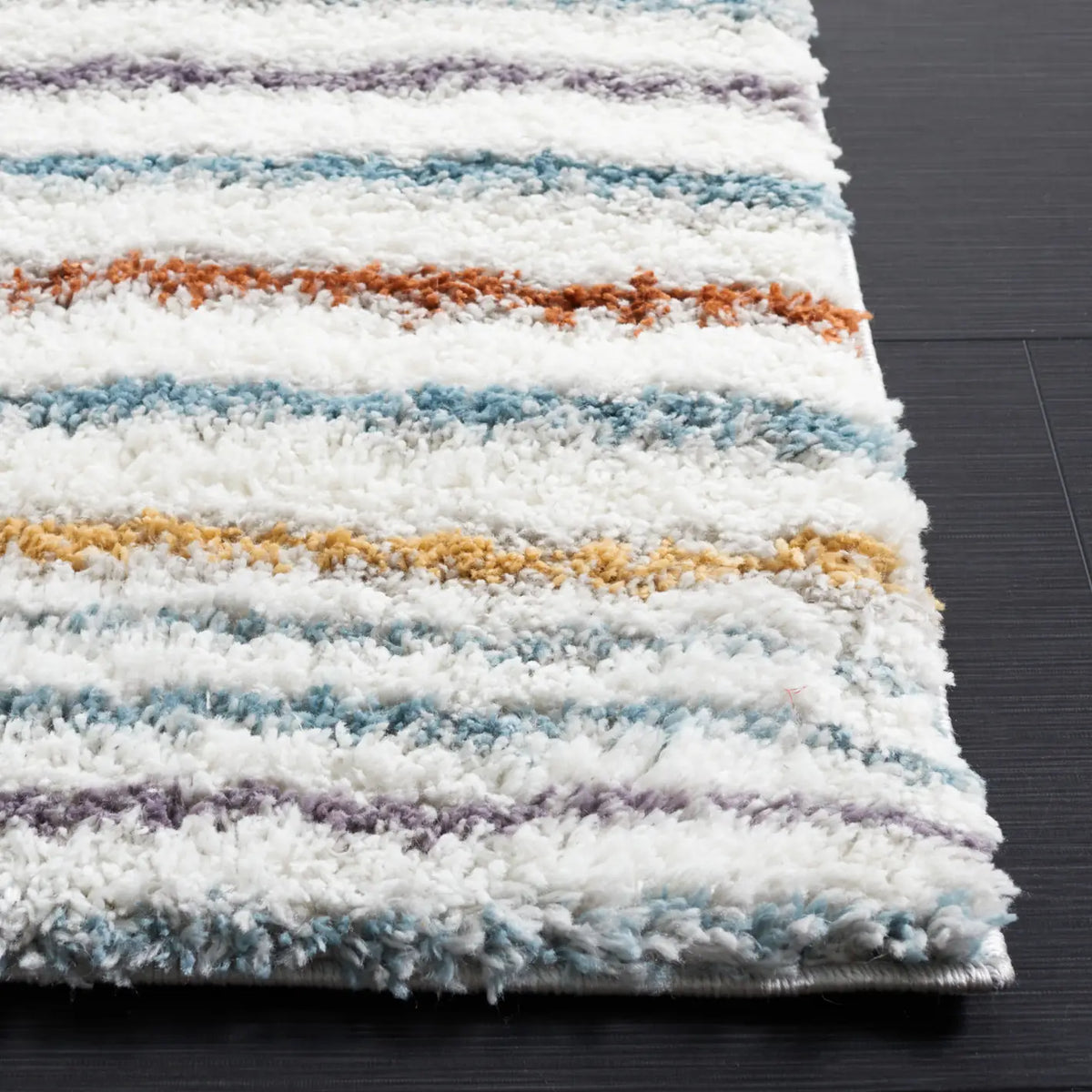 Safavieh Berber Shag 4'-5" x 6'-5" Rug in Blue Rust / Ivory