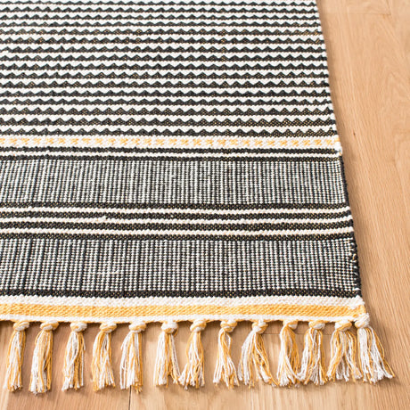 Safavieh Montauk 5'-0" x 8'-0" Rug in Gold / Multi