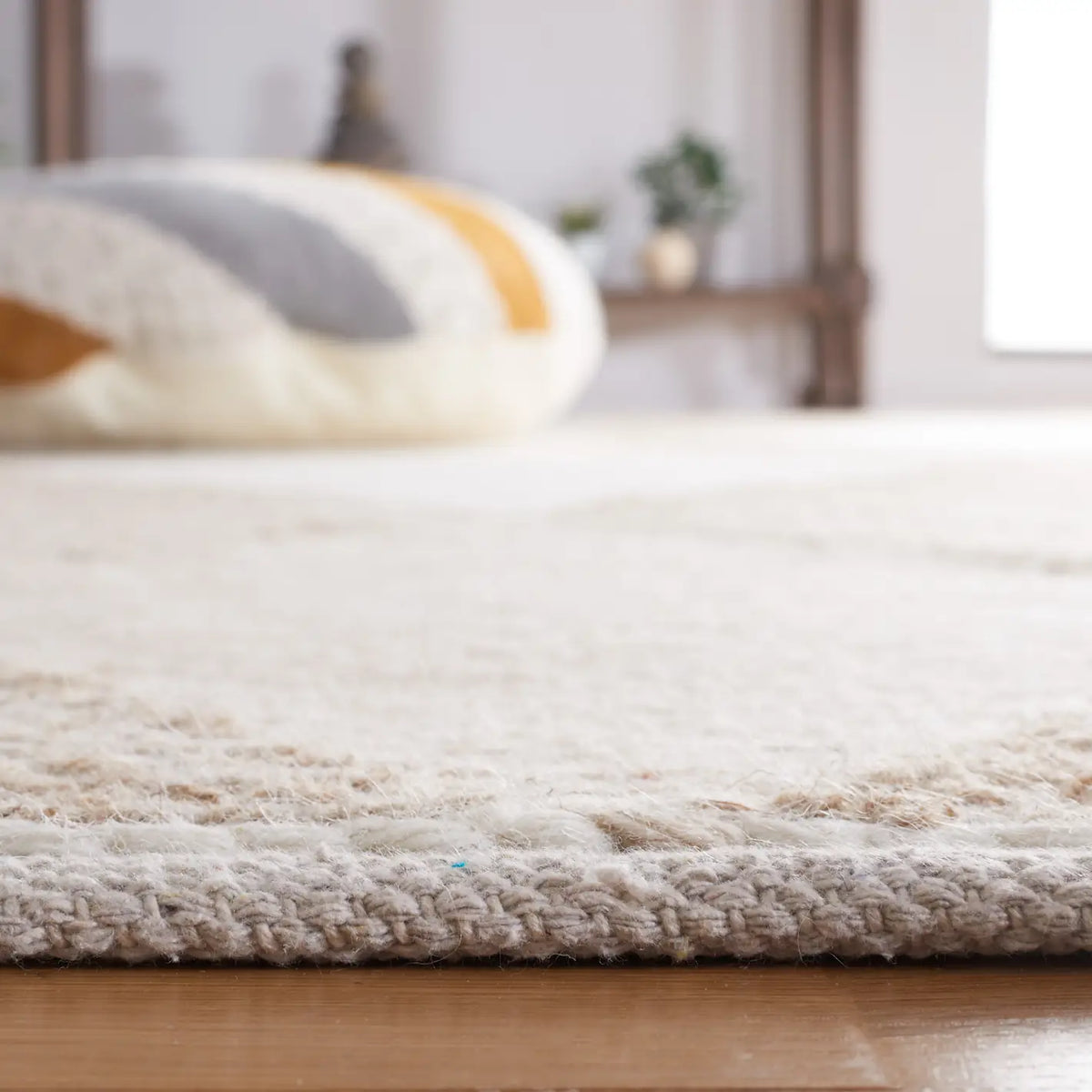 Safavieh Natura 4'-0" x 6'-0" Rug in Natural / Ivory