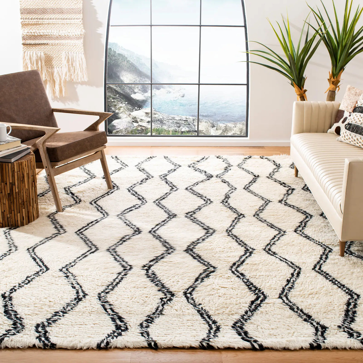 Safavieh Kenya 6'-0" x 9'-0" Rug in Black / Ivory