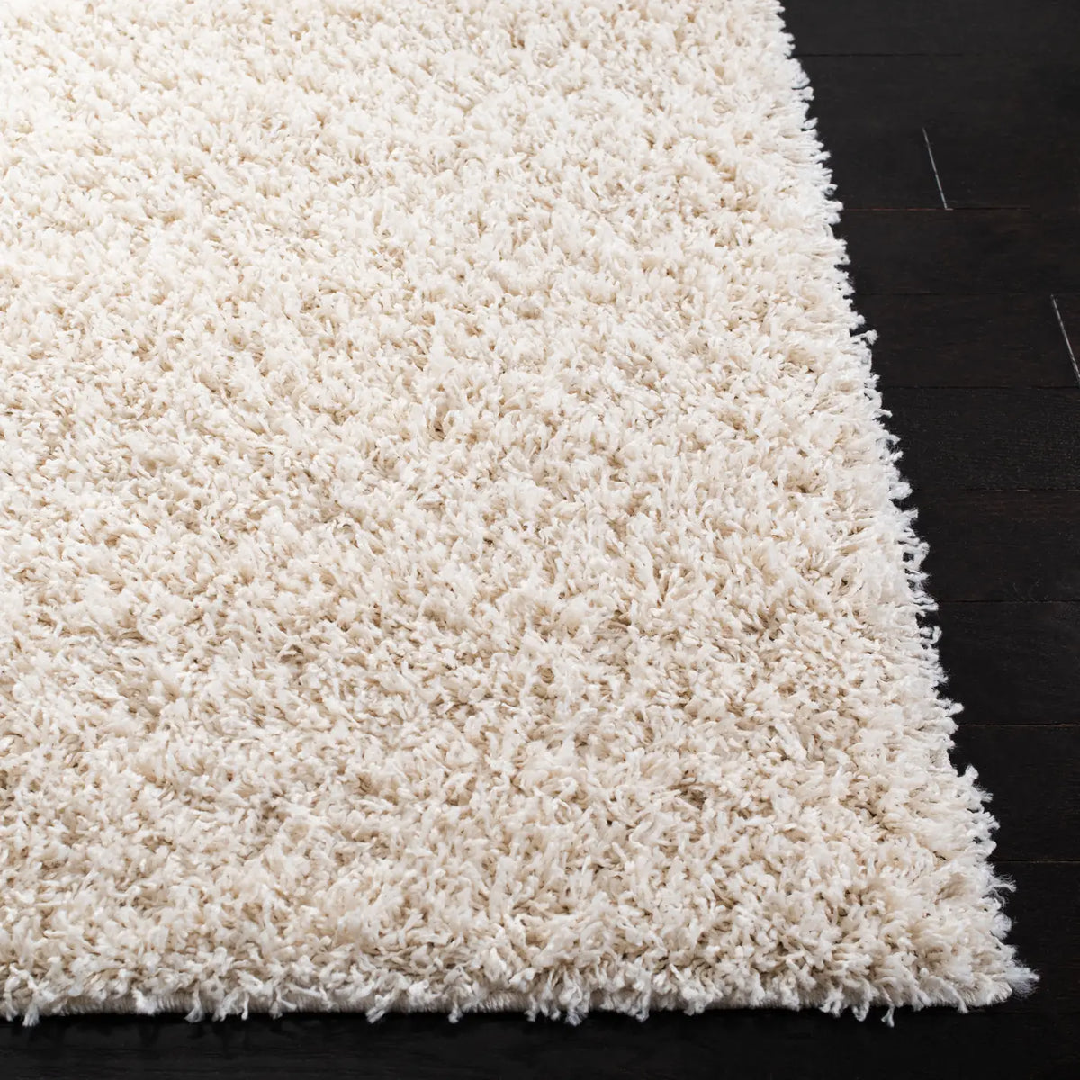 Safavieh Venus Shag 500 4'-0" x 6'-0" Rug in Ivory
