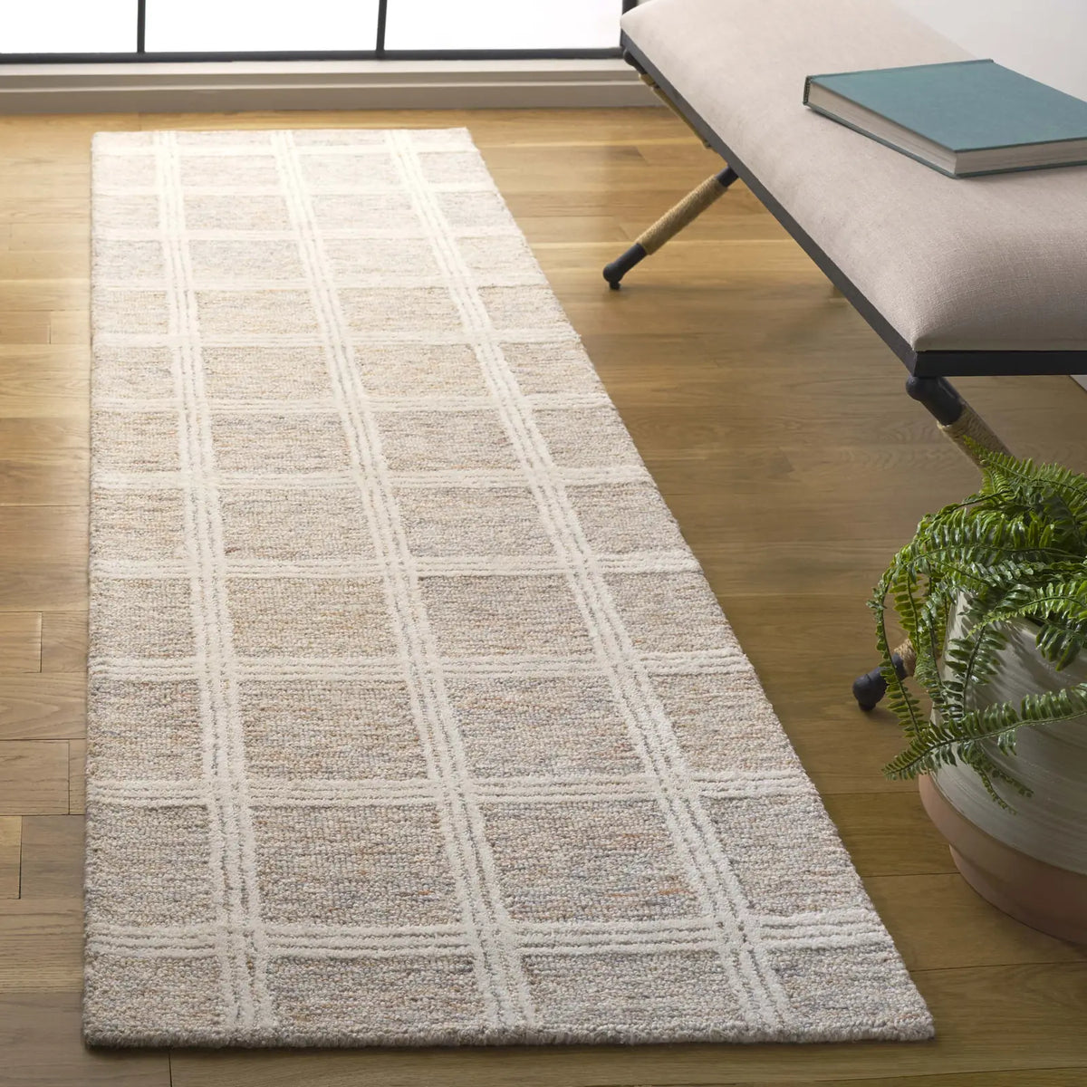 Safavieh Pine 2'-3" x 8'-0" Rug in Rust / Ivory