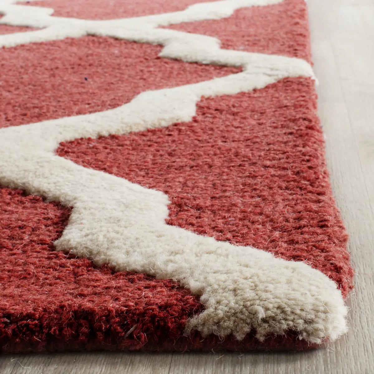 Safavieh Cambridge 5'-0" x 8'-0" Rug in Rust / Ivory