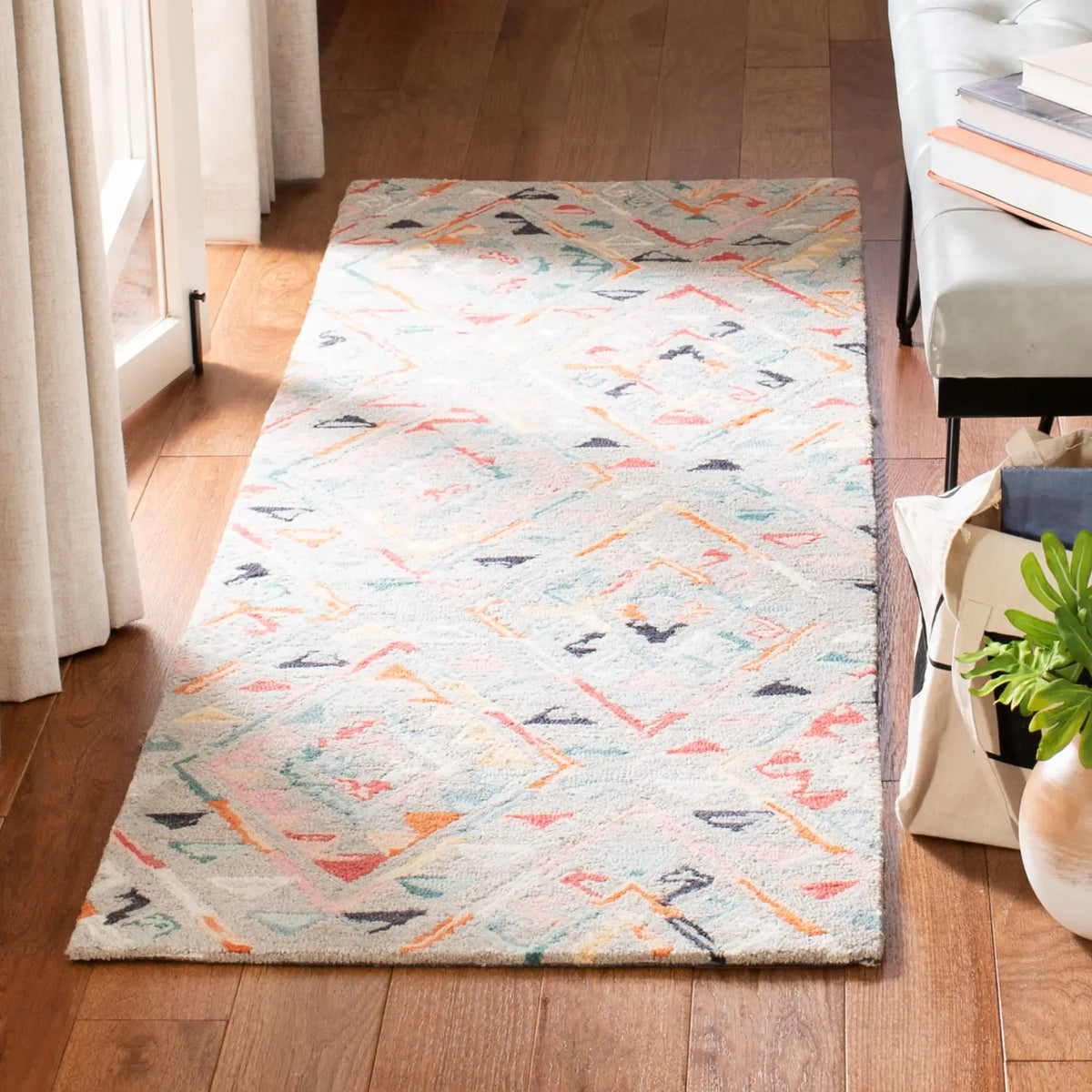 Safavieh Micro-Loop 2'-3" x 7'-0" Rug in Grey / Pink