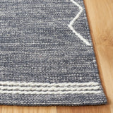 Safavieh Kilim 4'-0" x 6'-0" Rug in Charcoal / Ivory