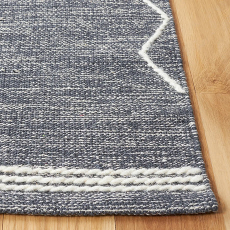 Safavieh Kilim 4'-0" x 6'-0" Rug in Charcoal / Ivory