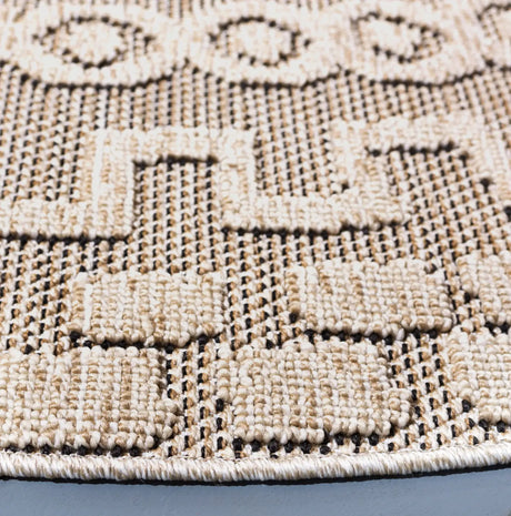 Safavieh Global 6'-7" x 6'-7" Rug in Beige / Light Beige