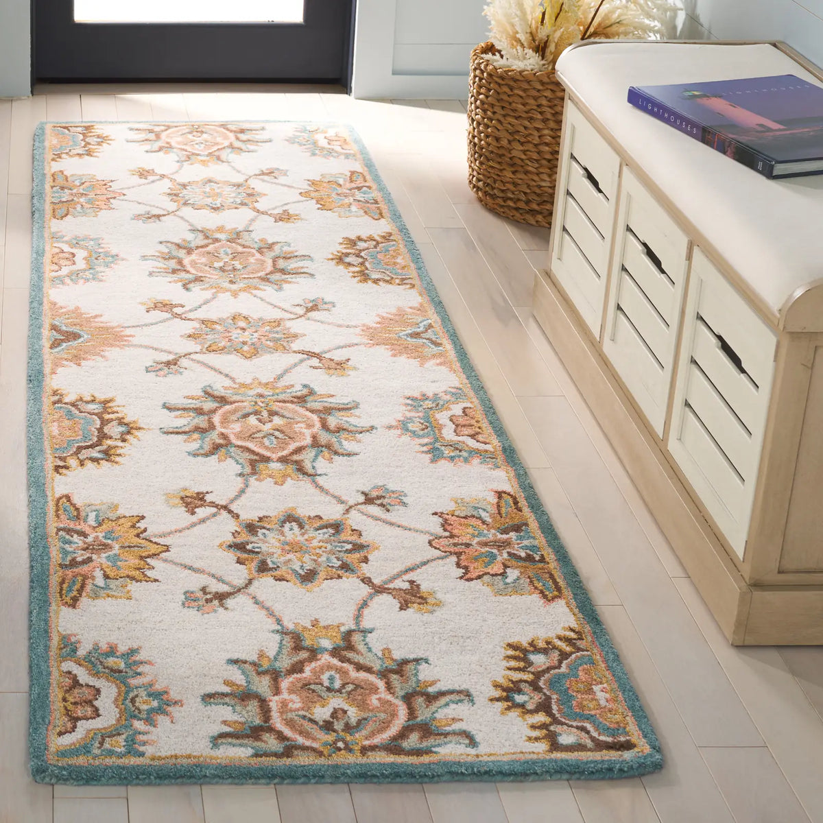 Safavieh Heritage 2'-3" x 8'-0" Rug in Beige / Ivory