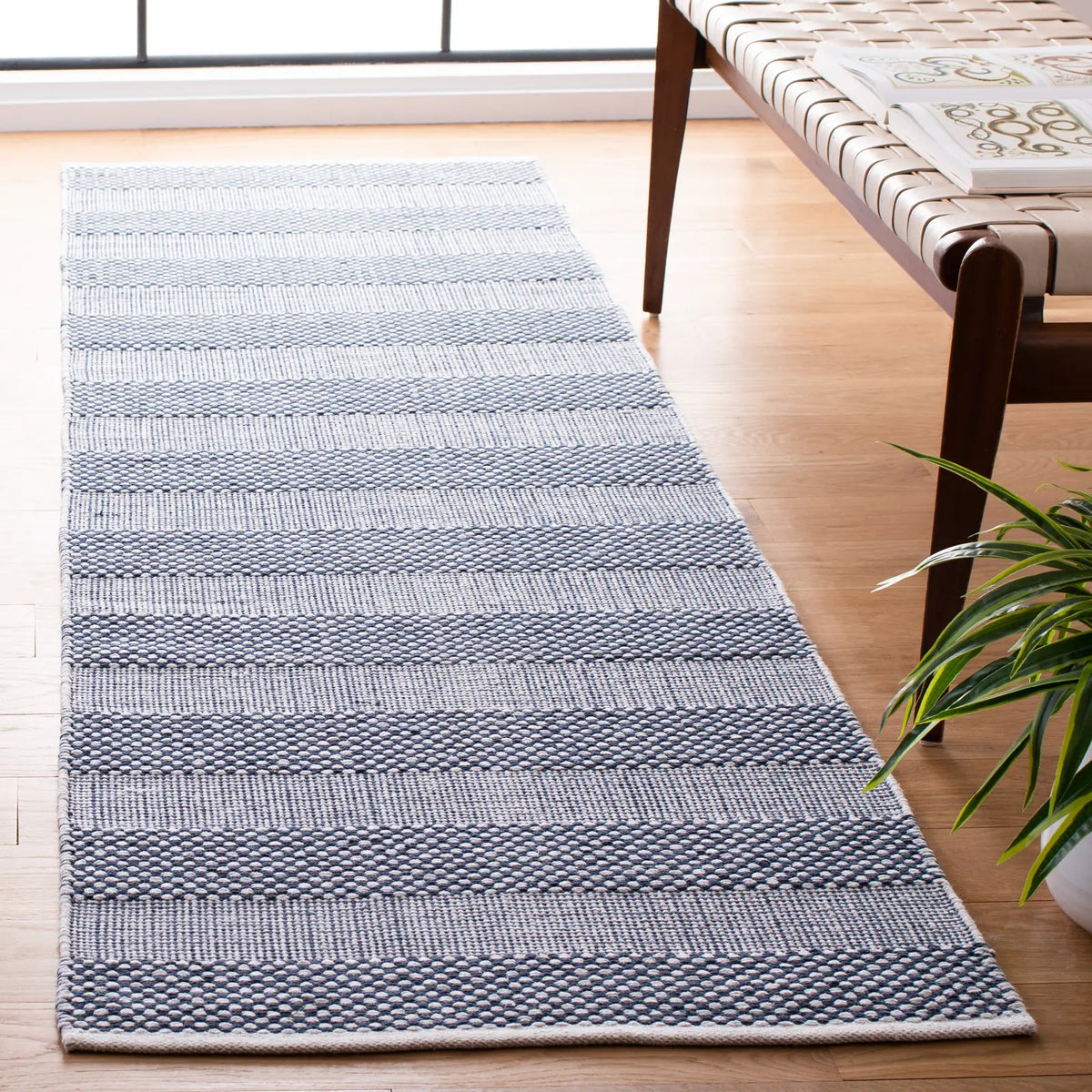 Safavieh Striped Kilim 2'-3" x 8'-0" Rug in Ivory / Blue