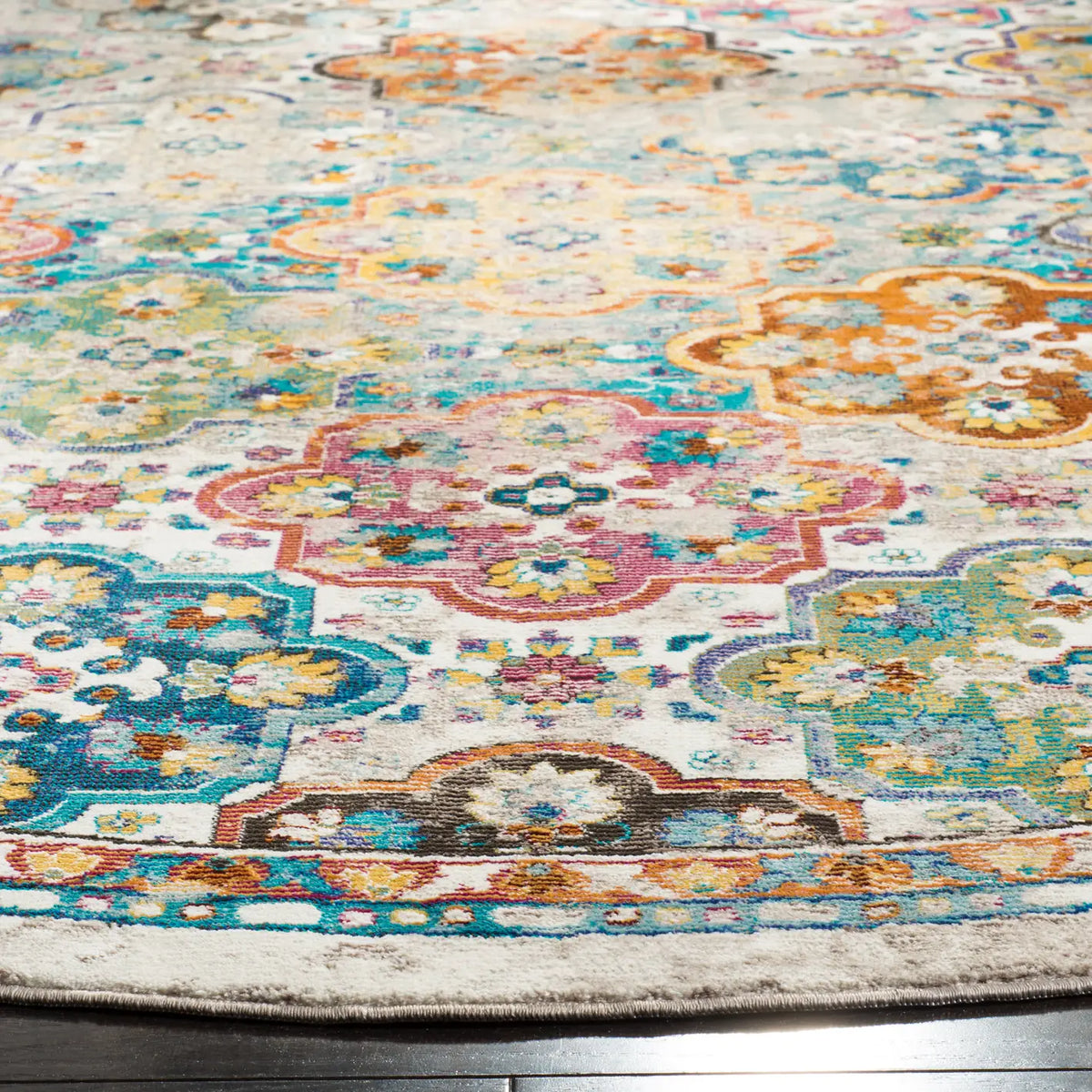 Safavieh Aria 6'-5" x 6'-5" Rug in Beige / Multi