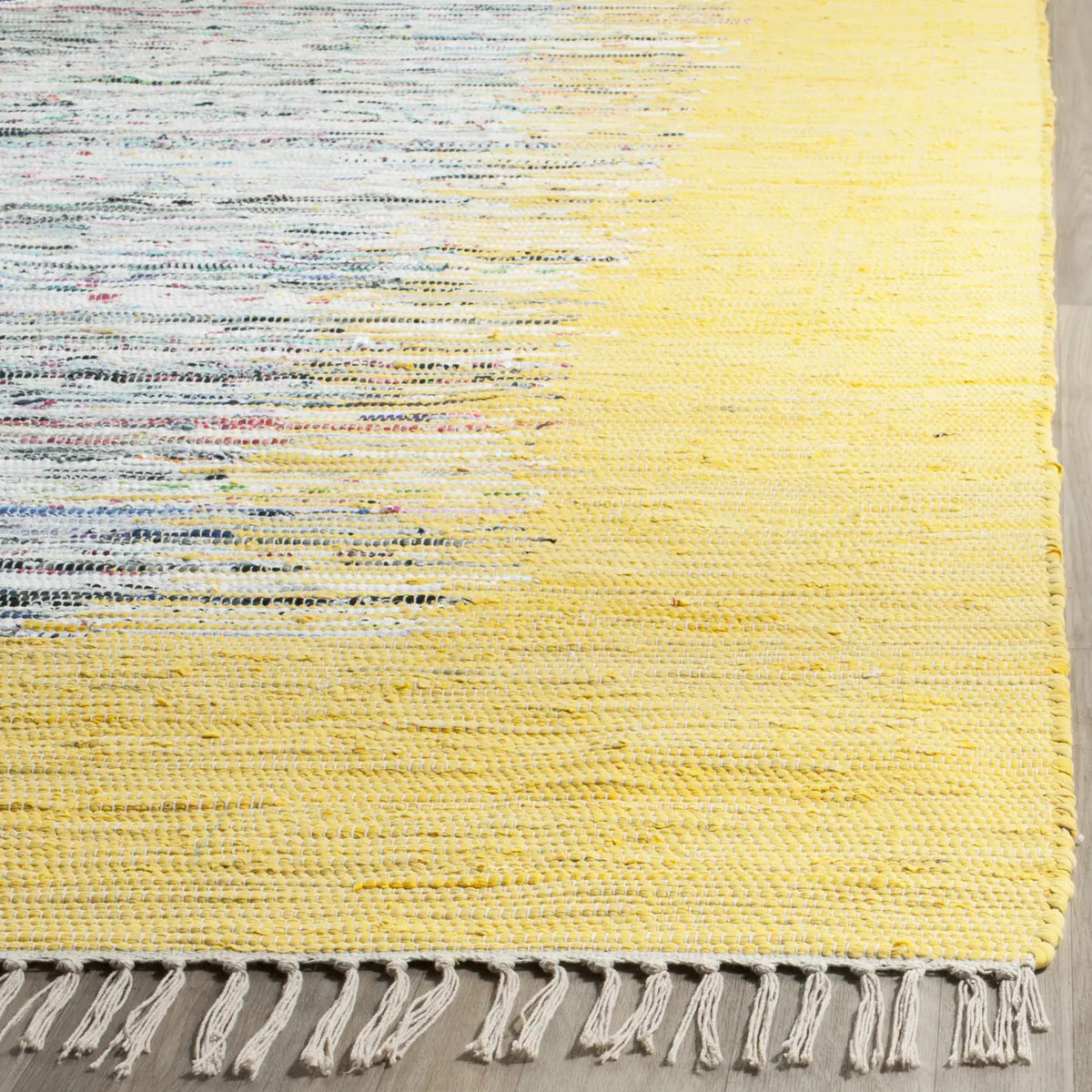 Safavieh Montauk 6'-0" x 9'-0" Rug in Ivory / Yellow