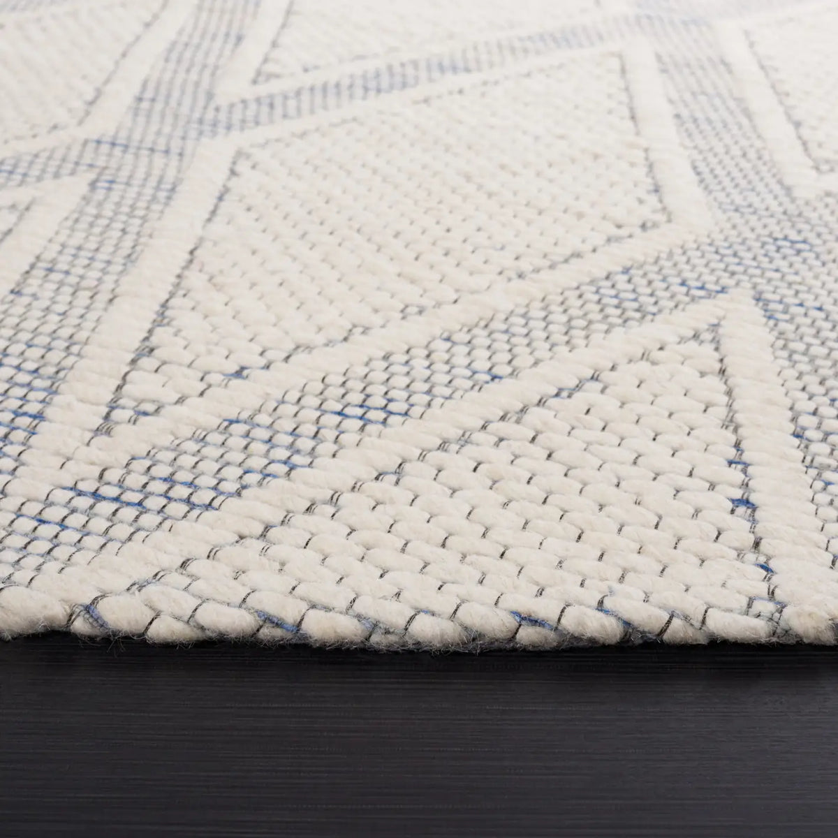 Safavieh Marbella 6'-0" x 6'-0" Rug in Navy / Ivory