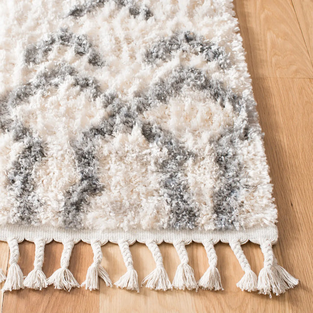 Safavieh Berber Fringe Shag 4'-0" x 6'-0" Rug in Cream / Grey