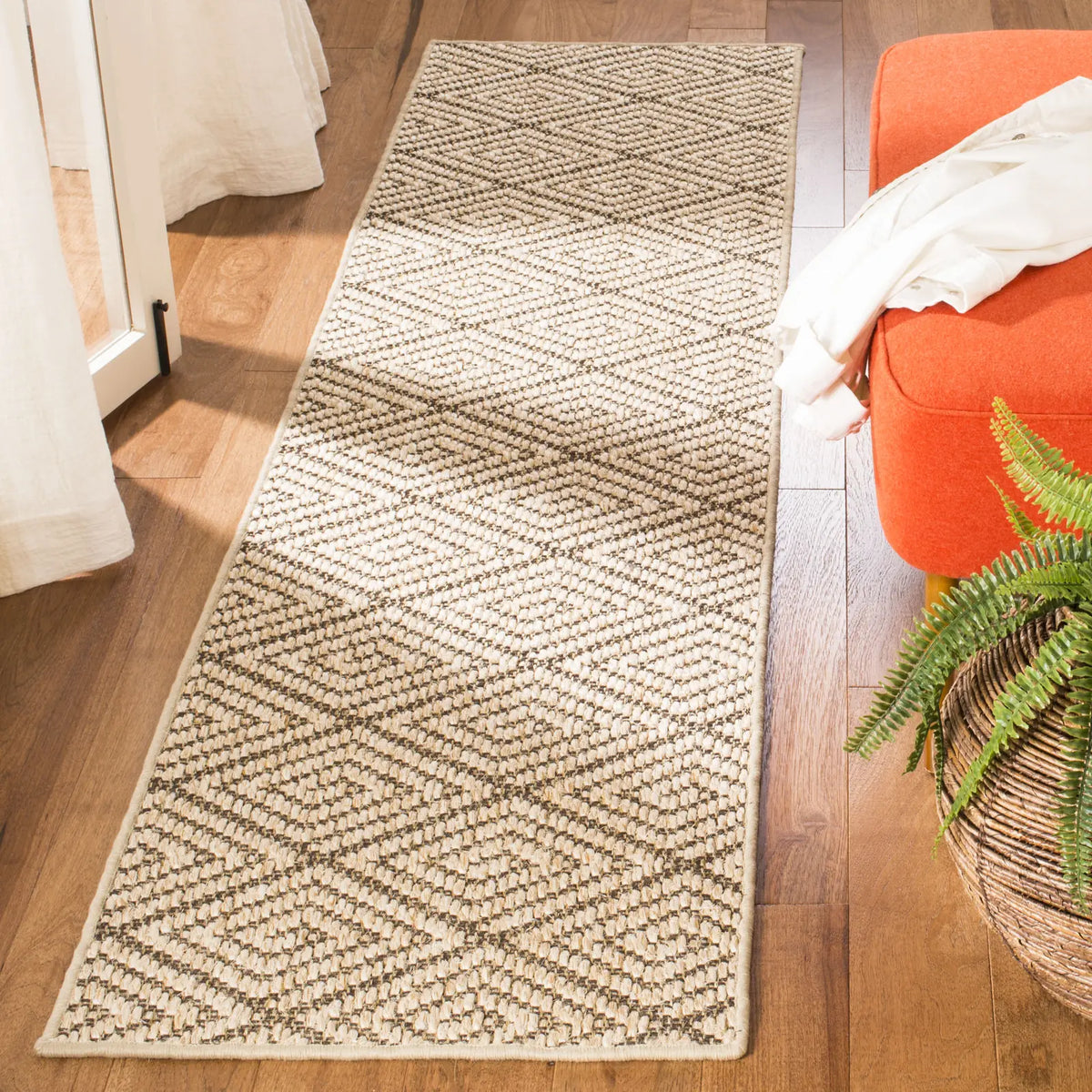 Safavieh Palm Beach 2'-0" x 8'-0" Rug in Beige / Brown