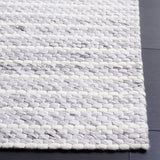 Safavieh Marbella 4'-0" x 6'-0" Rug in Light Grey / Ivory