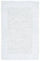 Safavieh Roslyn 4'-0" x 6'-0" Rug in Light Blue / Ivory