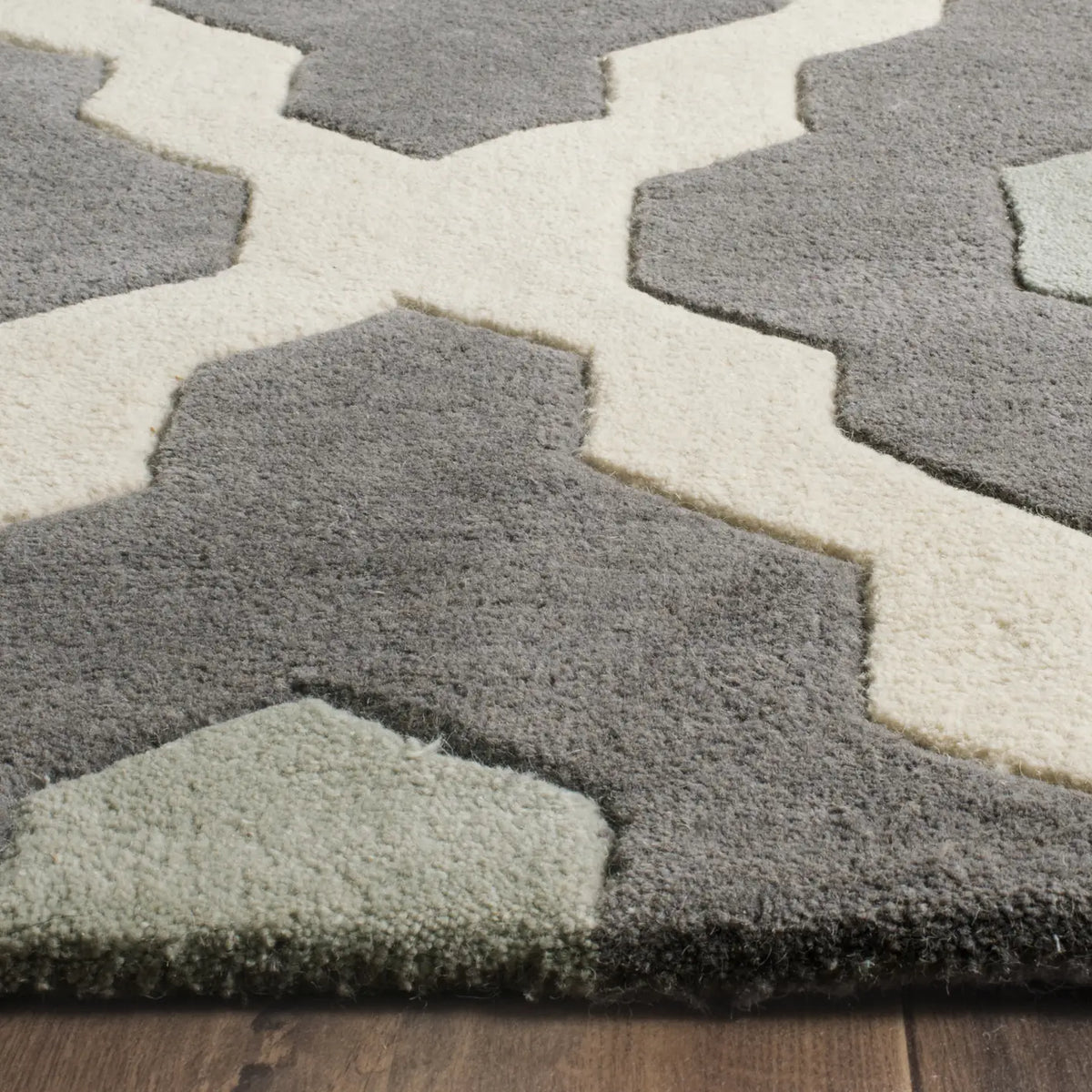 Safavieh Chatham 6'-0" x 9'-0" Rug in Ivory / Dark Grey