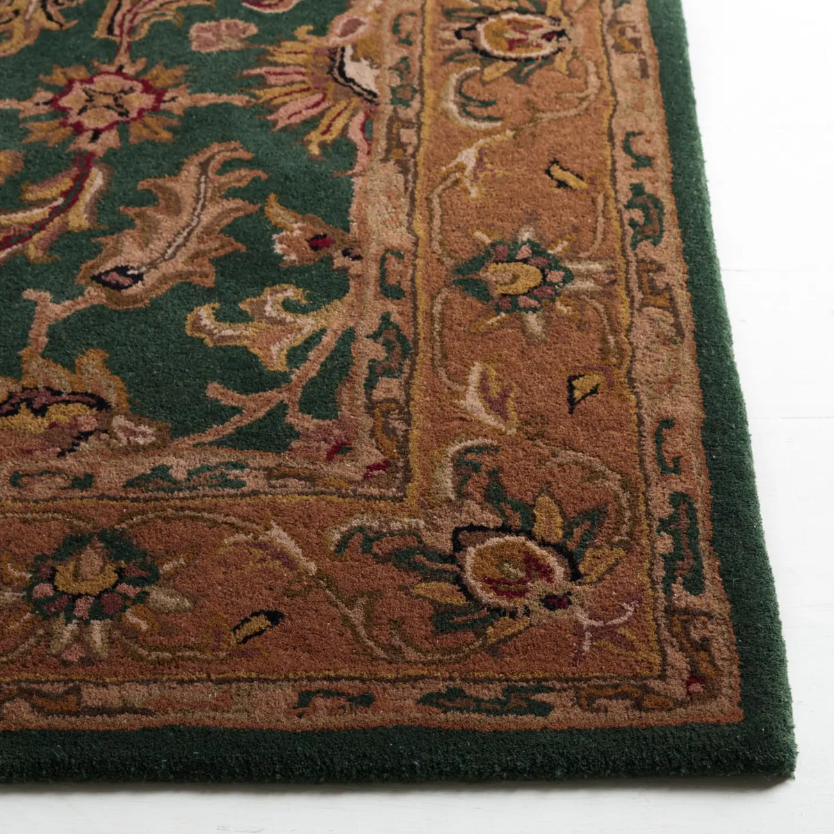 Safavieh Heritage 4'-0" x 6'-0" Rug in Dark Green / Gold