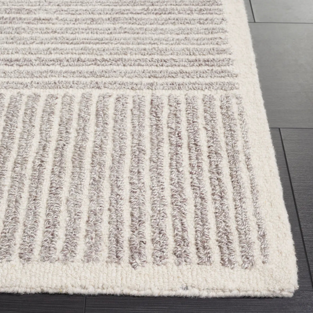 Safavieh Renewal 4'-0" x 6'-0" Rug in Grey / Ivory