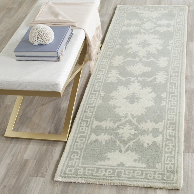 Safavieh Bella 2'-3" x 7'-0" Rug in Grey / Ivory