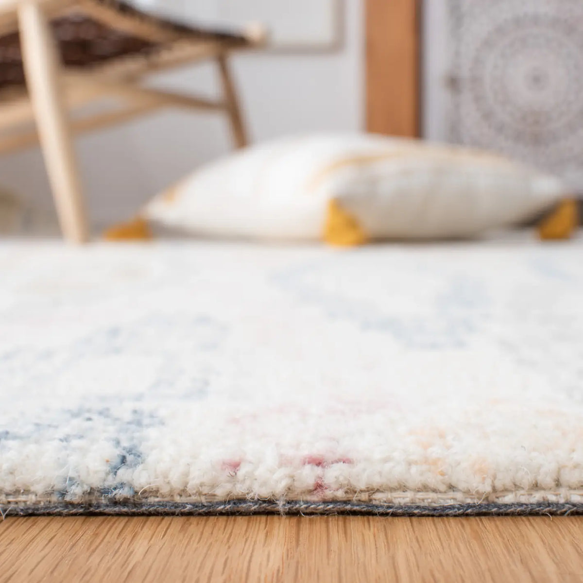 Safavieh Rodeo Drive 4'-0" x 6'-0" Rug in Ivory / Blue