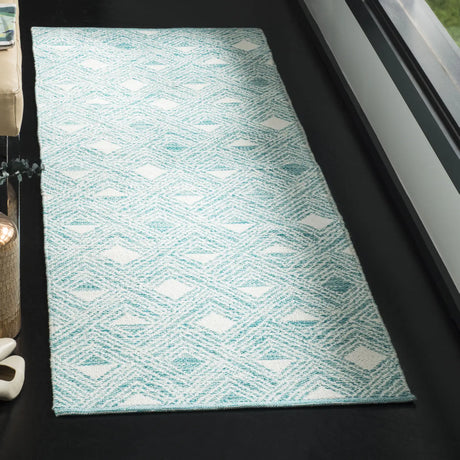Safavieh Montauk 2'-3" x 7'-0" Rug in Aqua / Ivory