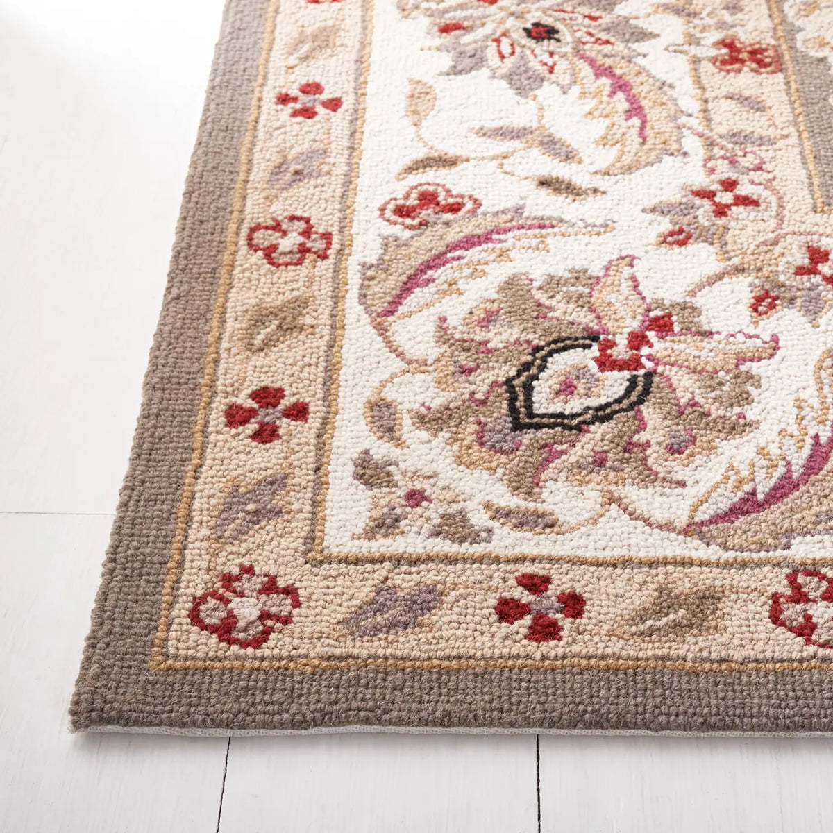 Safavieh Chelsea 3'-9" x 5'-9" Rug in Taupe / Ivory