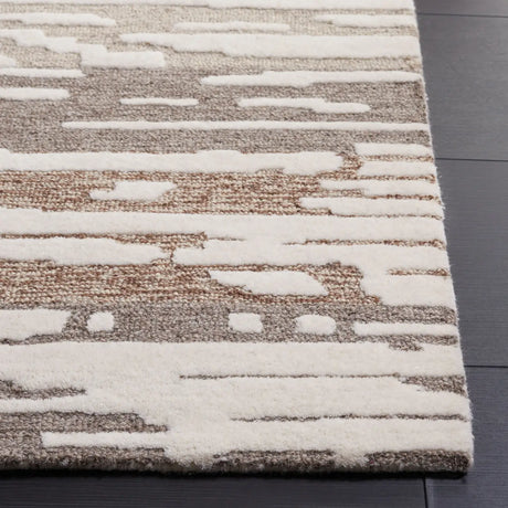 Safavieh Fifth Avenue 4'-0" x 6'-0" Rug in Natural / Brown